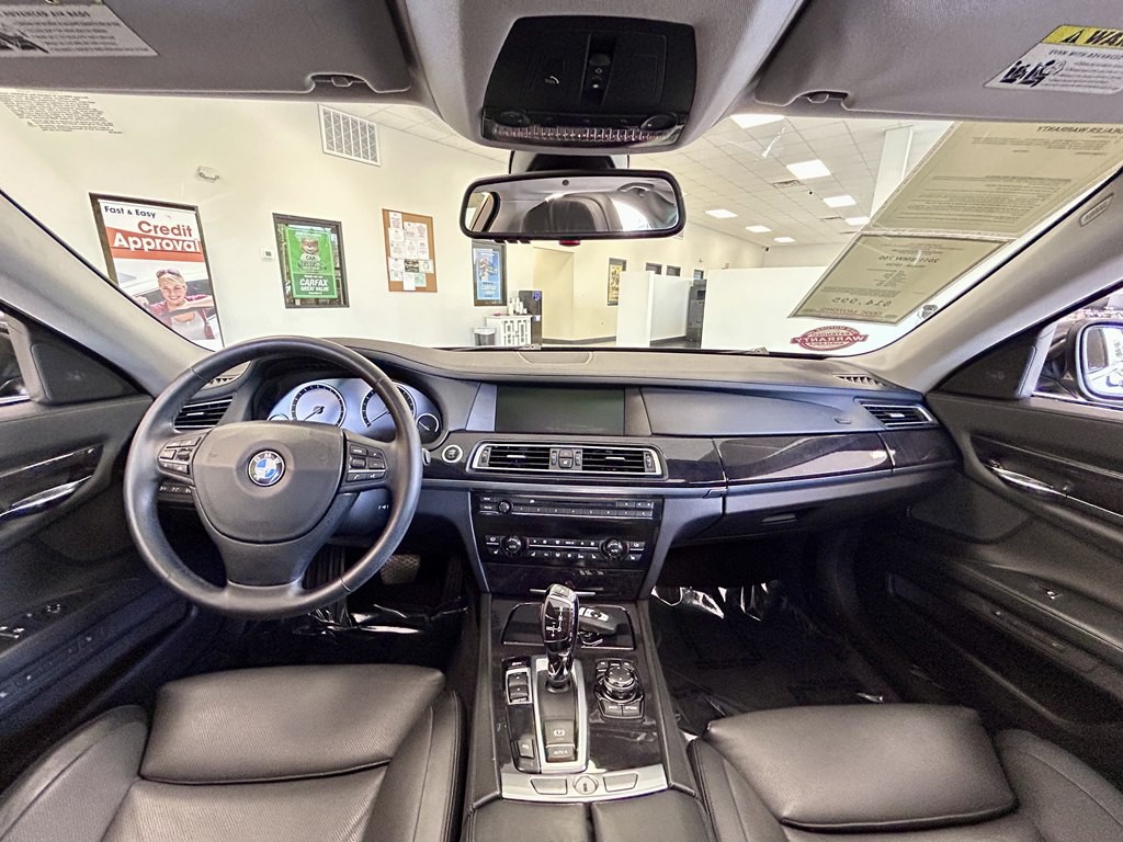 2011 BMW 7 Series Image 10