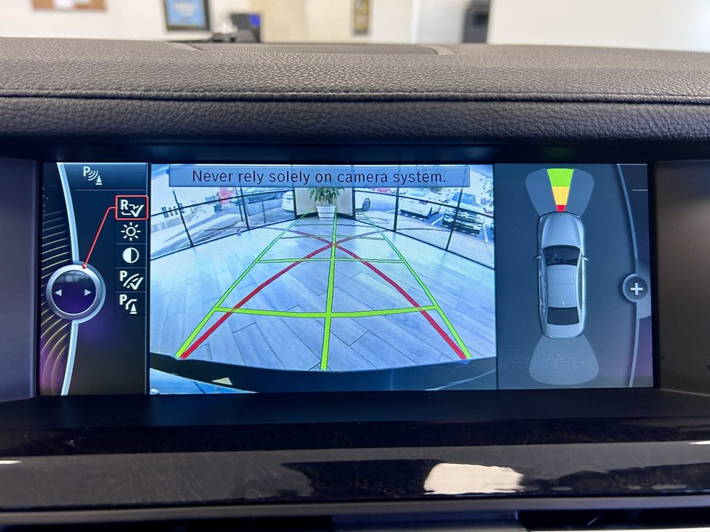 2011 BMW 7 Series Image 11