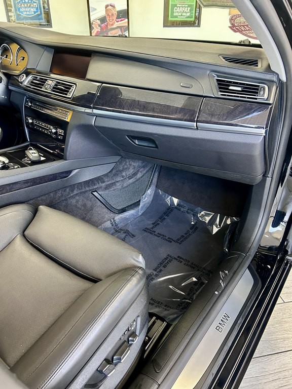 2011 BMW 7 Series Image 12