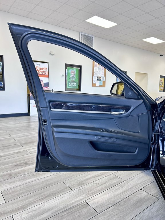 2011 BMW 7 Series Image 15