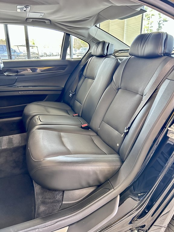 2011 BMW 7 Series Image 17