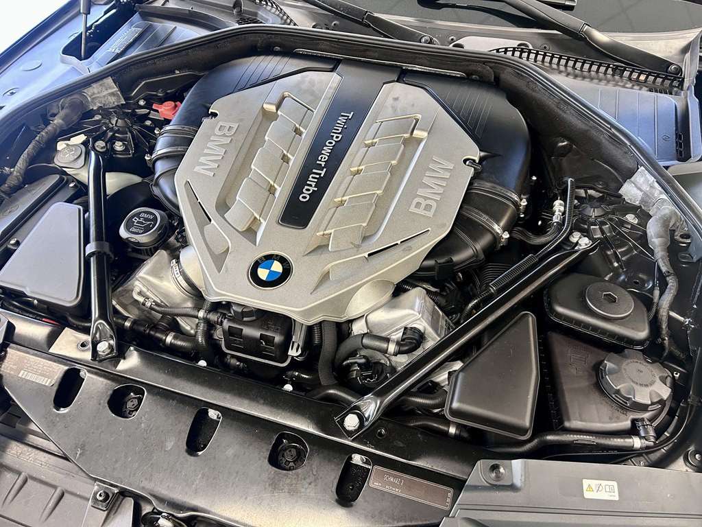 2011 BMW 7 Series Image 18