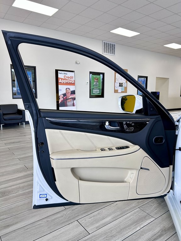 2014 Hyundai Equus Image 15