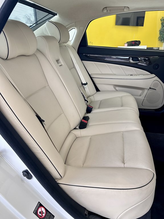 2014 Hyundai Equus Image 17