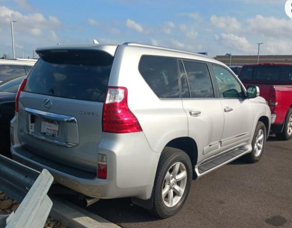 2013 Lexus GX Image 3