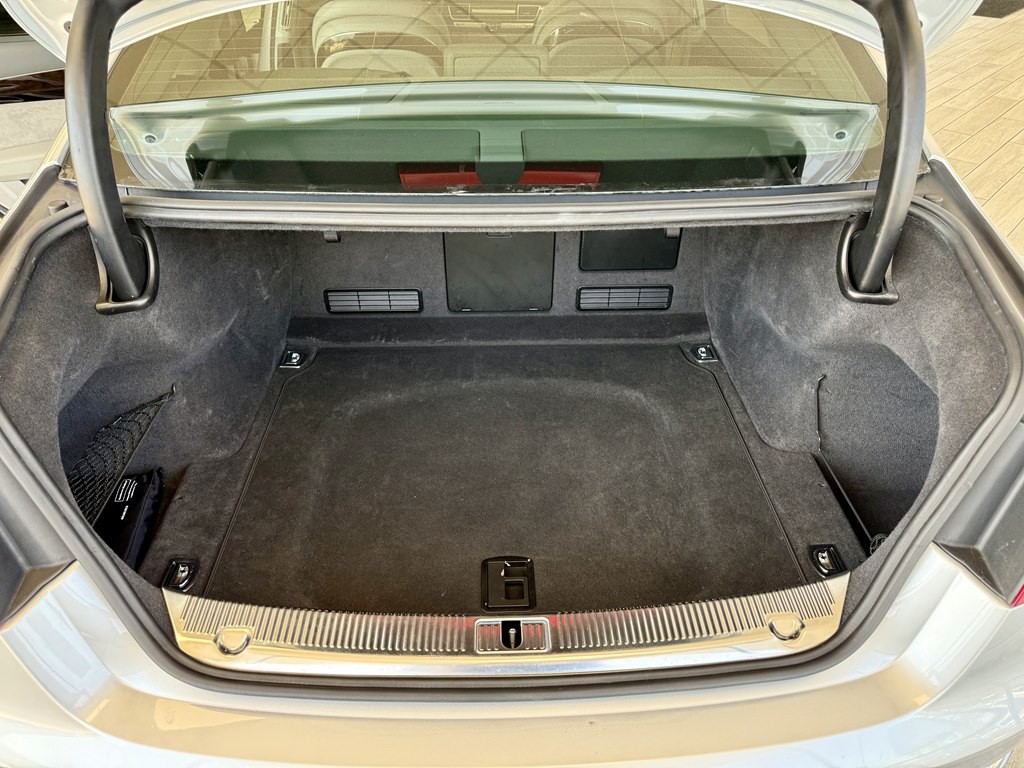 2013 Audi A8 Image 9