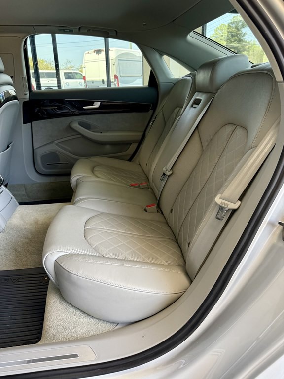 2013 Audi A8 Image 17