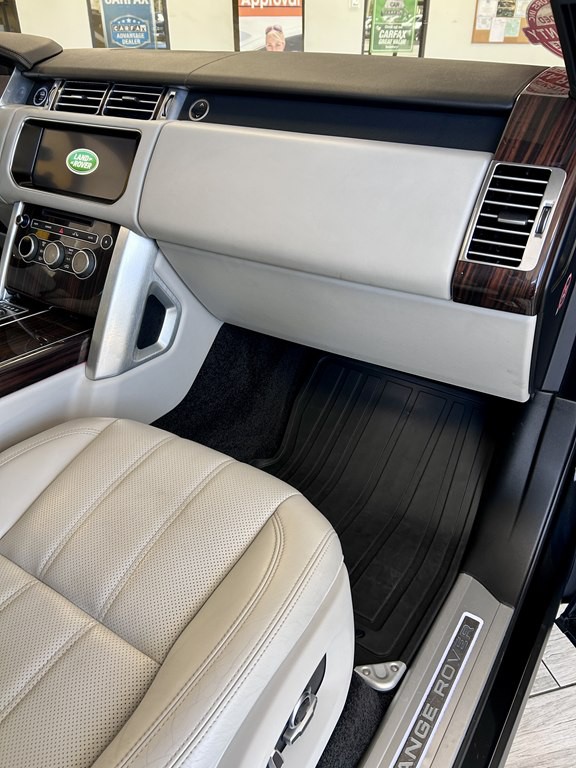 2017 Land Rover Range Rover Image 12