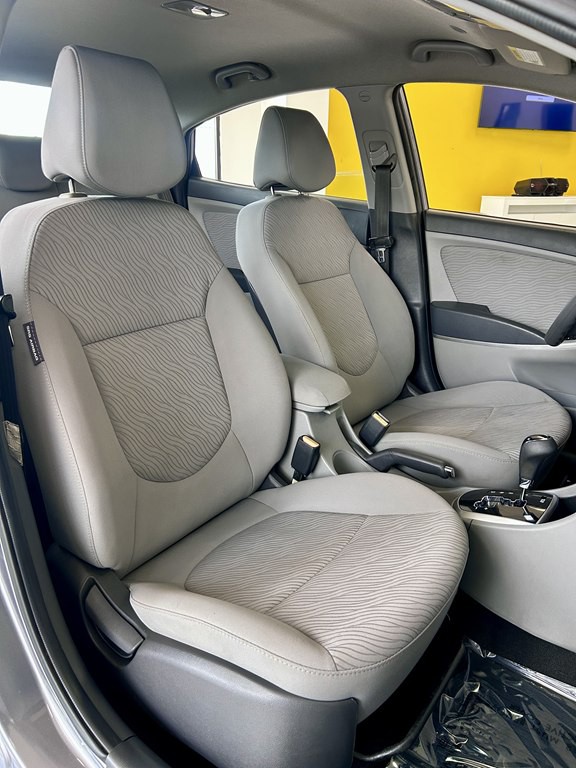 2014 Hyundai Accent Image 15