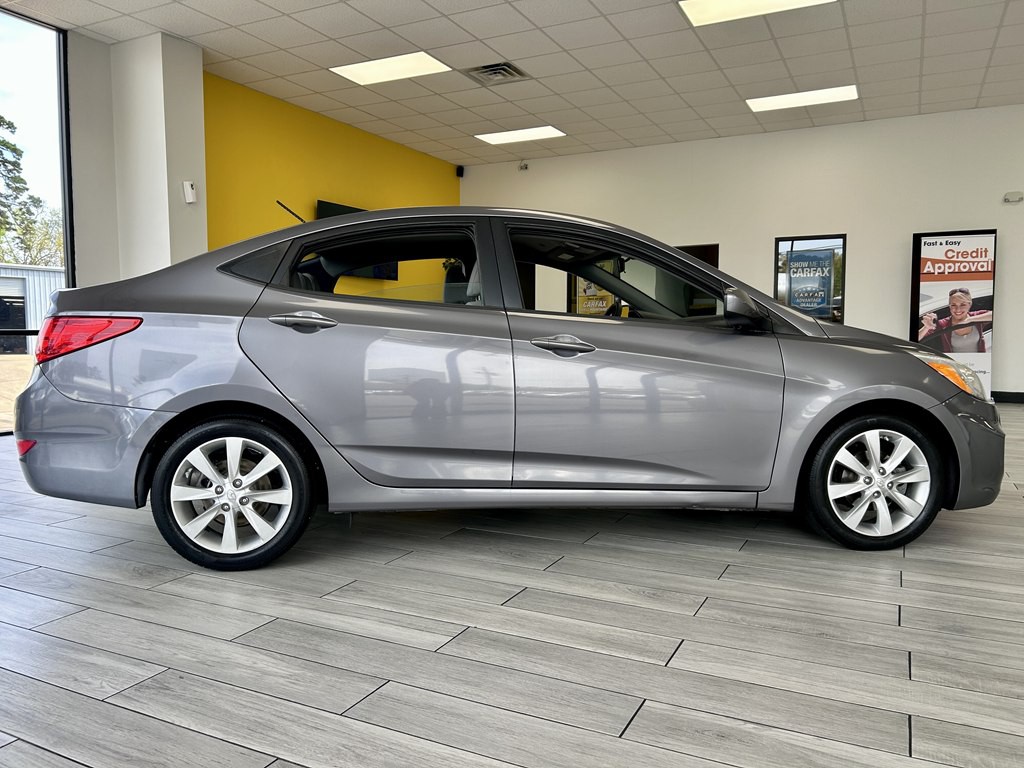 2014 Hyundai Accent Image 5