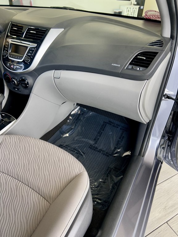 2014 Hyundai Accent Image 11