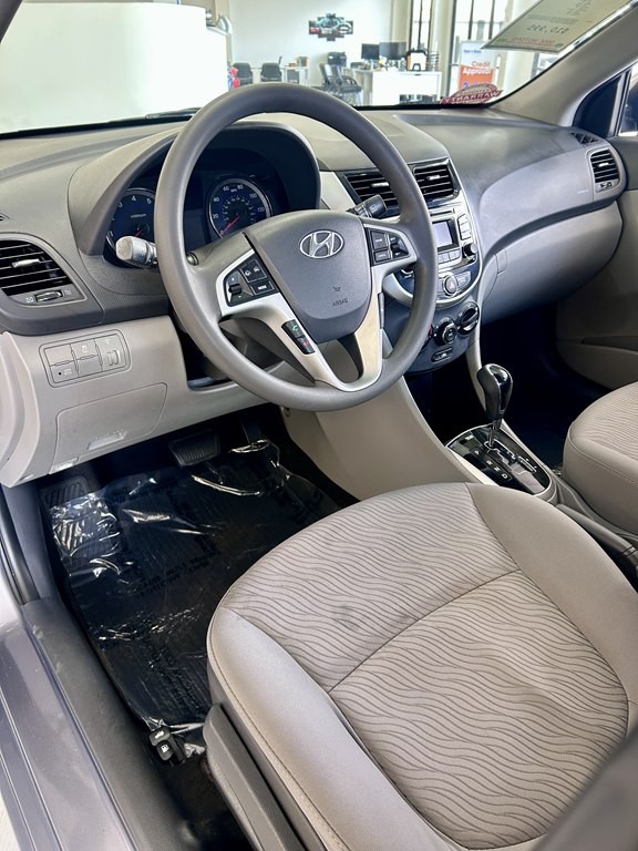 2014 Hyundai Accent Image 12