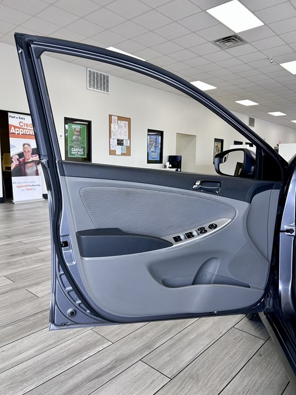 2014 Hyundai Accent Image 14