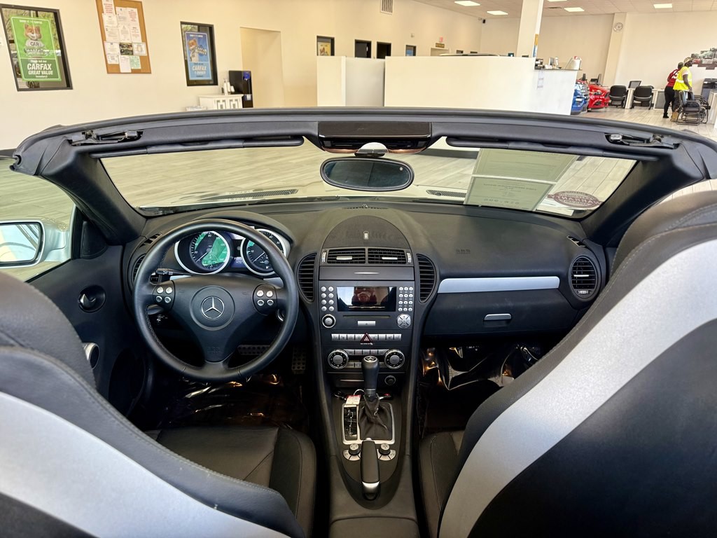 2005 Mercedes-Benz SLK-Class Image 9