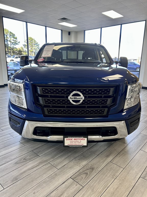 2021 Nissan Titan Image 2