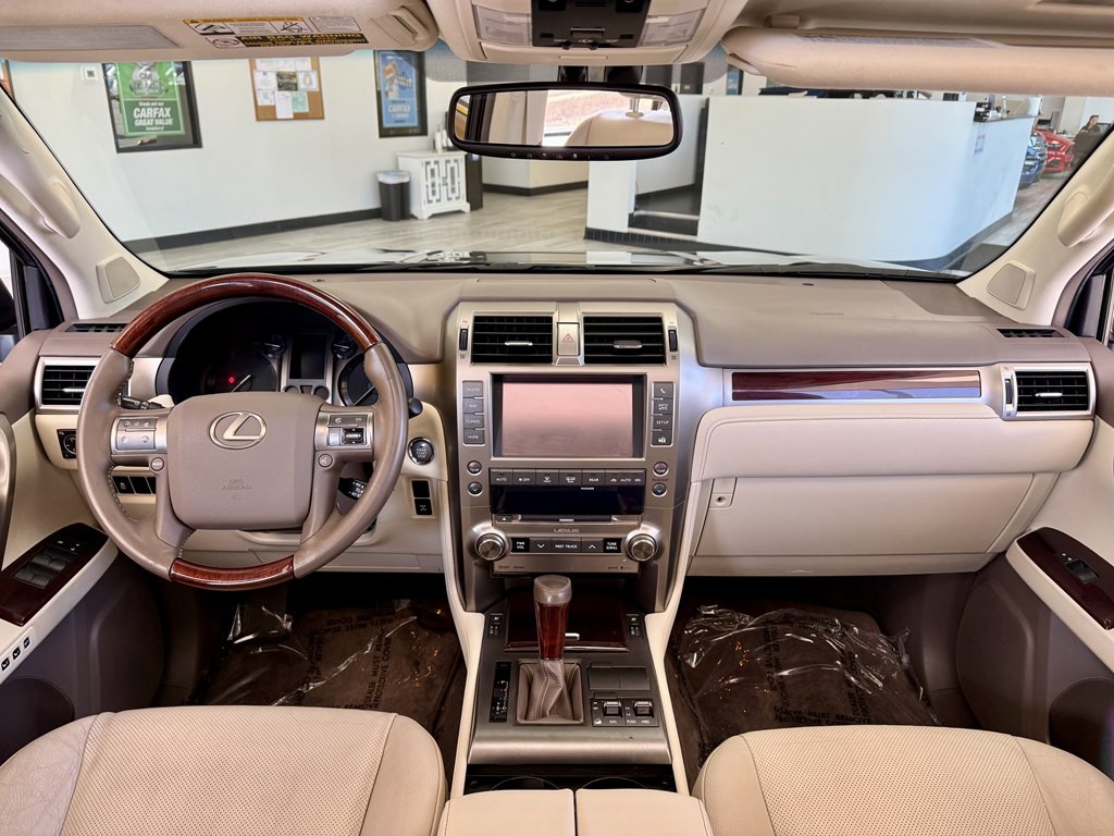 2016 Lexus GX Image 10