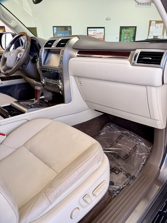 2016 Lexus GX Image 12