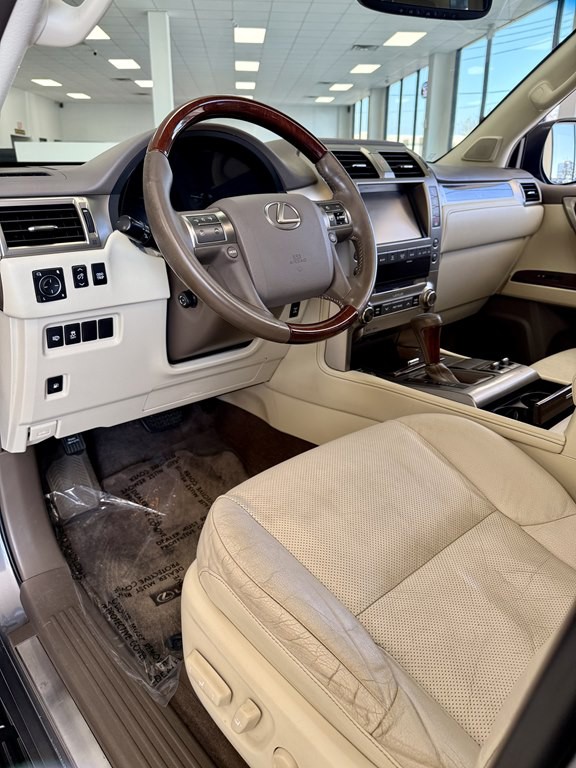 2016 Lexus GX Image 13