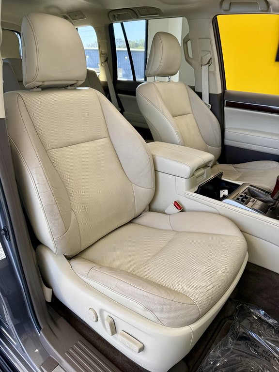2016 Lexus GX Image 16