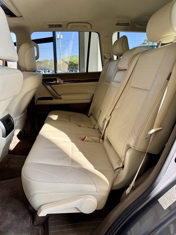2016 Lexus GX Image 17