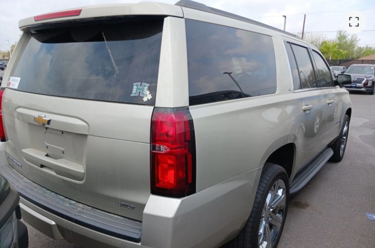 2016 Chevrolet Suburban Image 3