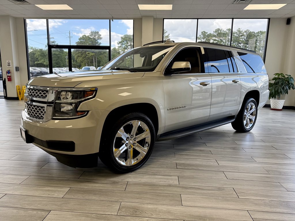2016 Chevrolet Suburban Image 3