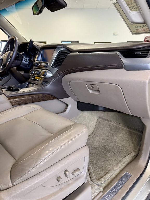 2016 Chevrolet Suburban Image 12
