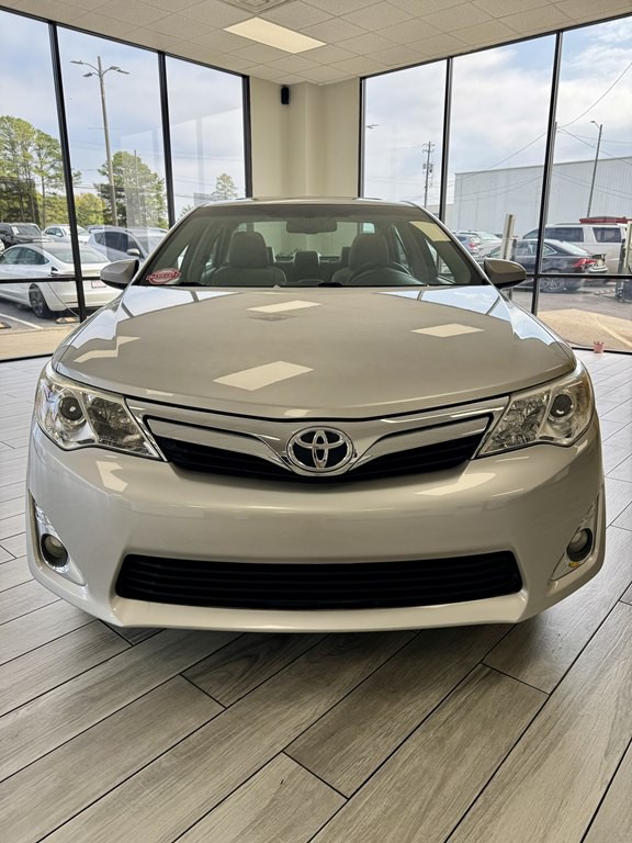 2012 Toyota Camry Image 2