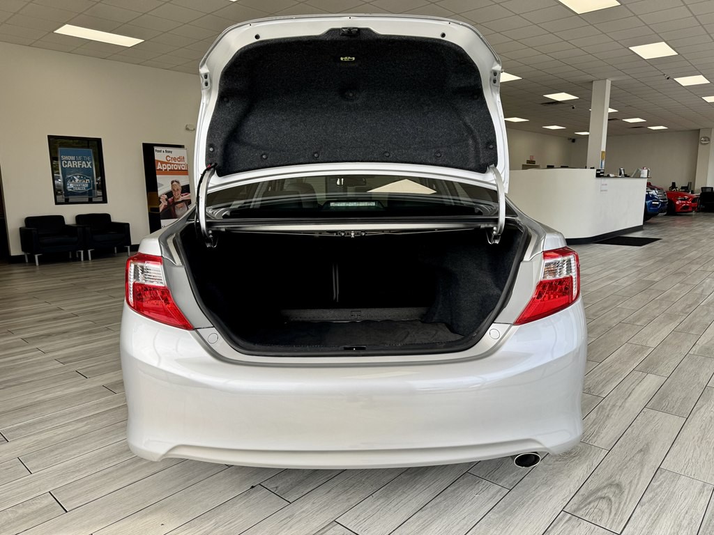 2012 Toyota Camry Image 9