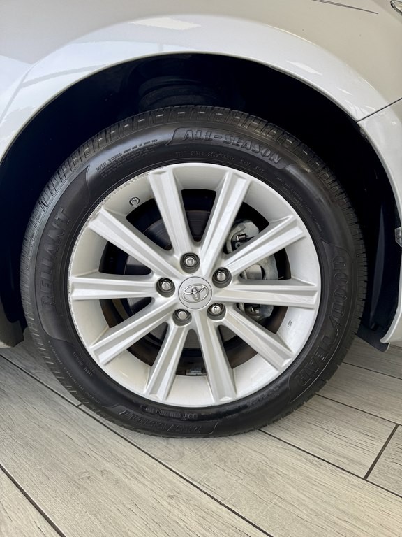 2012 Toyota Camry Image 19