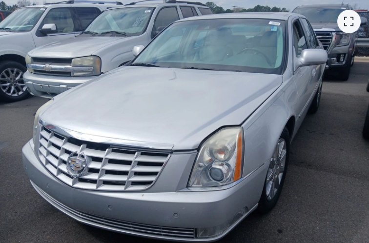2010 Cadillac DTS Image 2