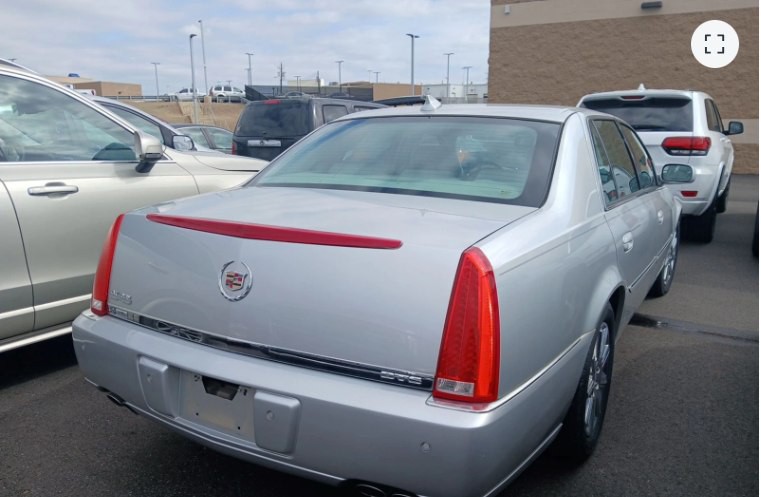 2010 Cadillac DTS Image 3