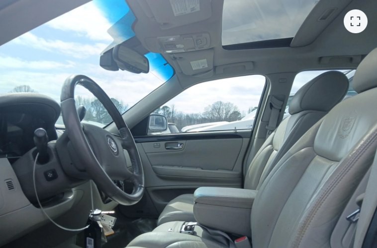 2010 Cadillac DTS Image 7