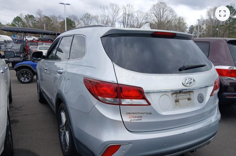 2017 Hyundai Santa Fe Image 4