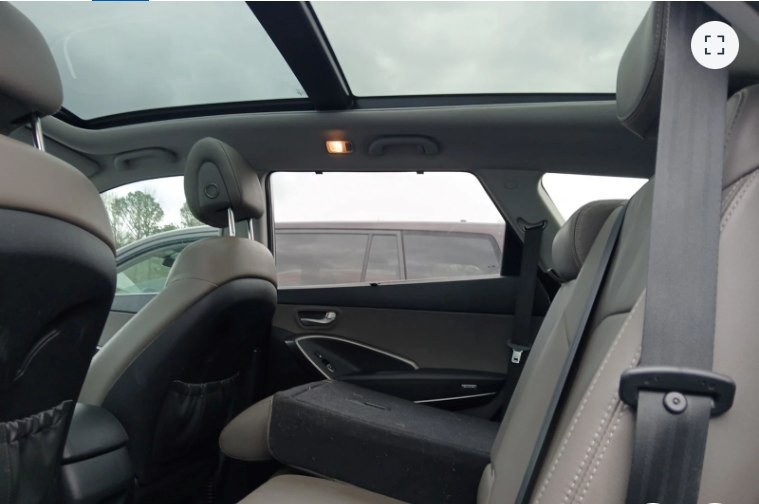 2017 Hyundai Santa Fe Image 8