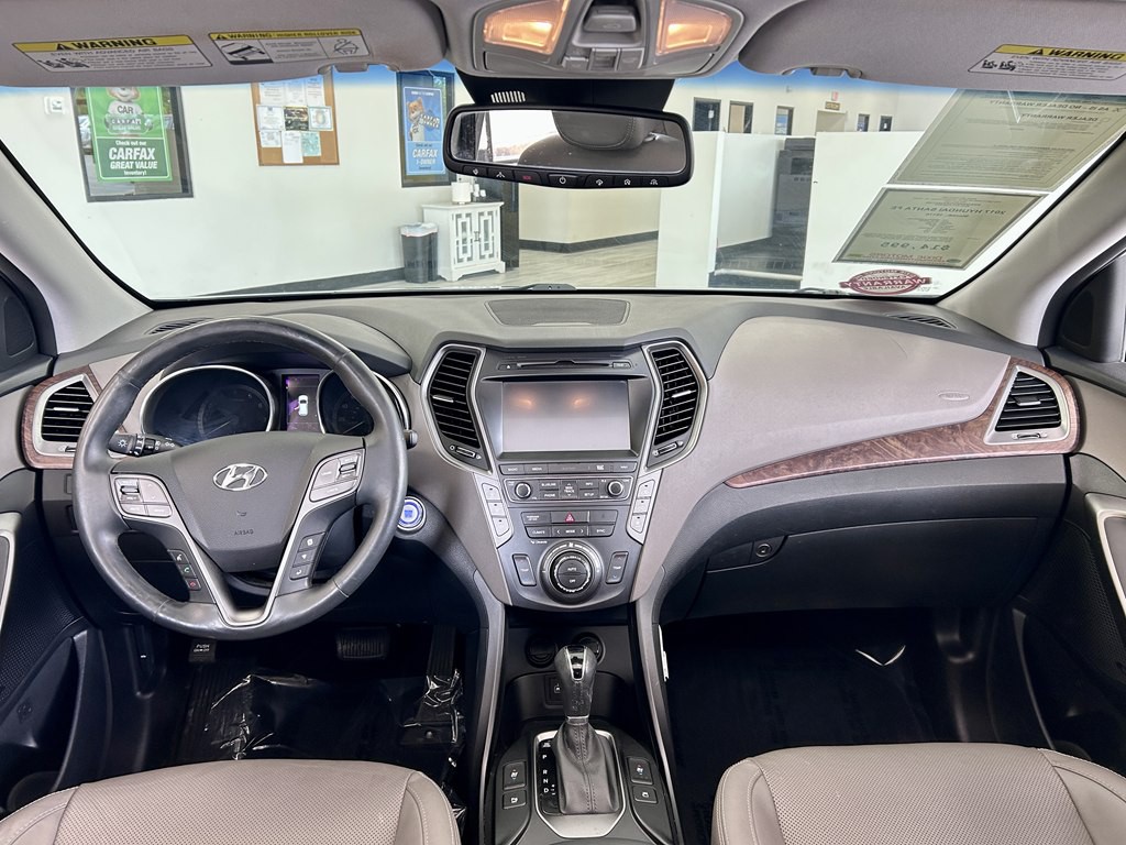 2017 Hyundai Santa Fe Image 10