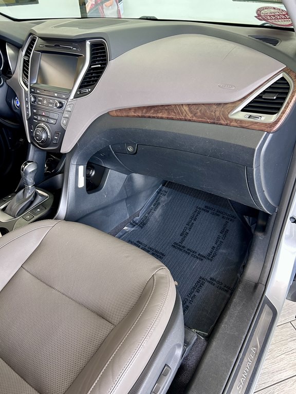 2017 Hyundai Santa Fe Image 12
