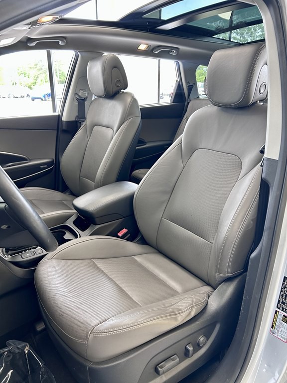2017 Hyundai Santa Fe Image 14