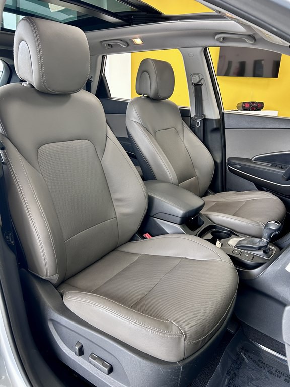 2017 Hyundai Santa Fe Image 16