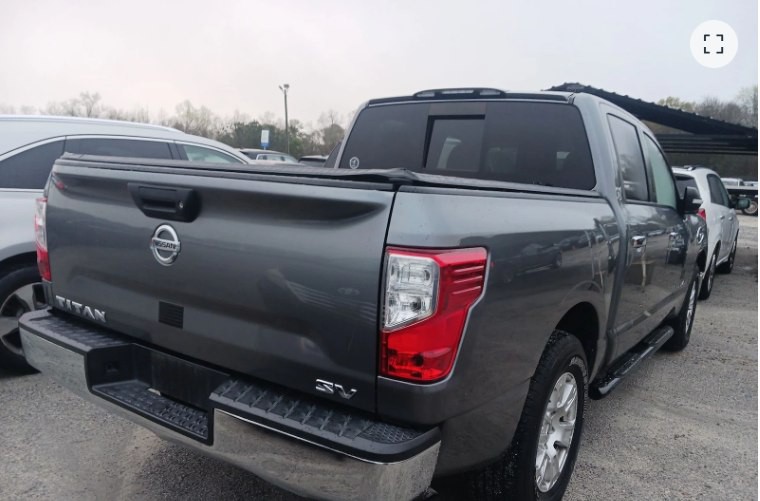 2017 Nissan Titan Image 3