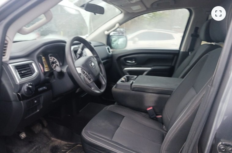 2017 Nissan Titan Image 5