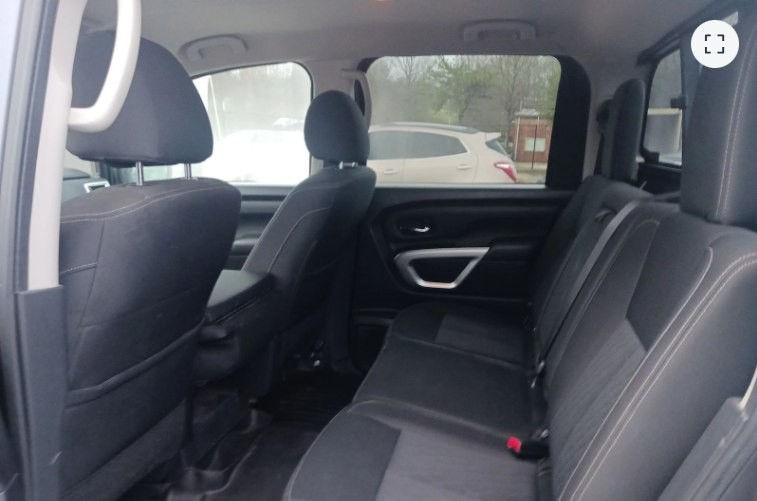 2017 Nissan Titan Image 6