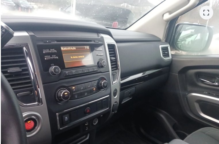 2017 Nissan Titan Image 7