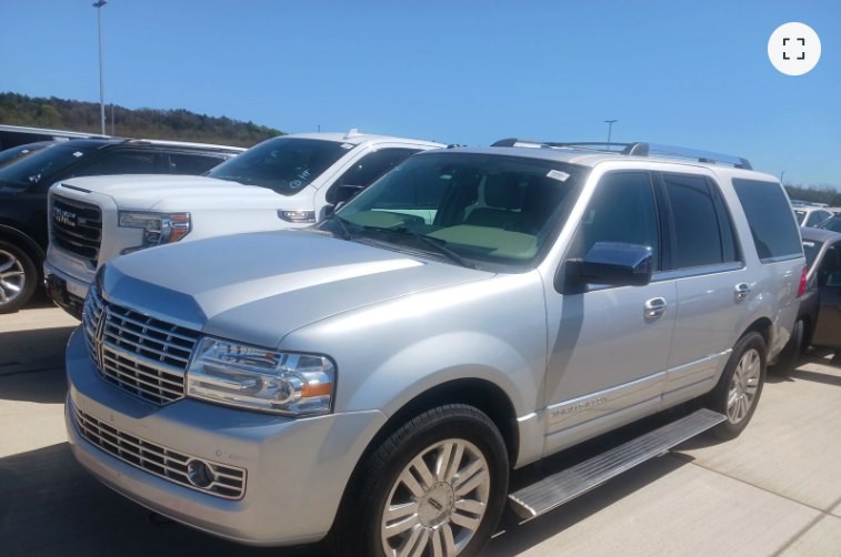 2012 Lincoln Navigator Image 2
