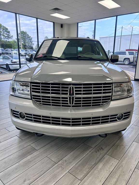 2012 Lincoln Navigator Image 2