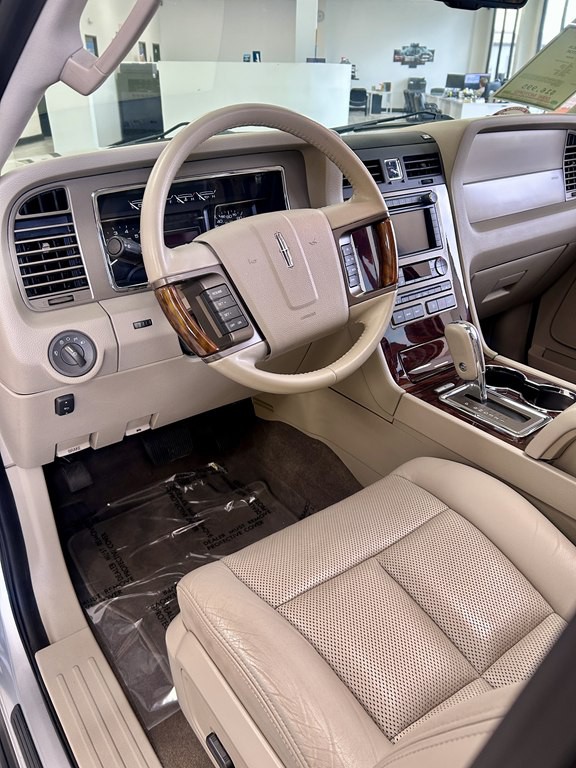 2012 Lincoln Navigator Image 10