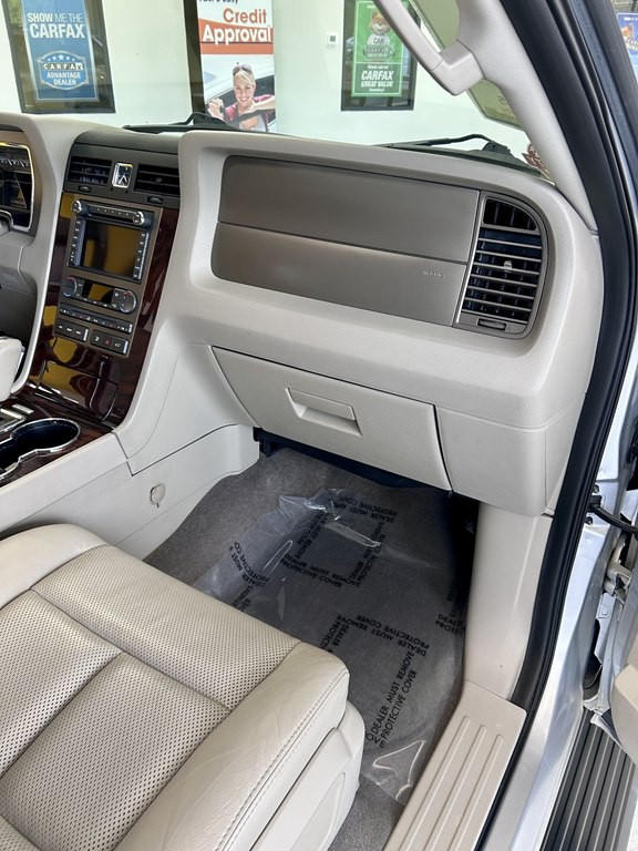 2012 Lincoln Navigator Image 12