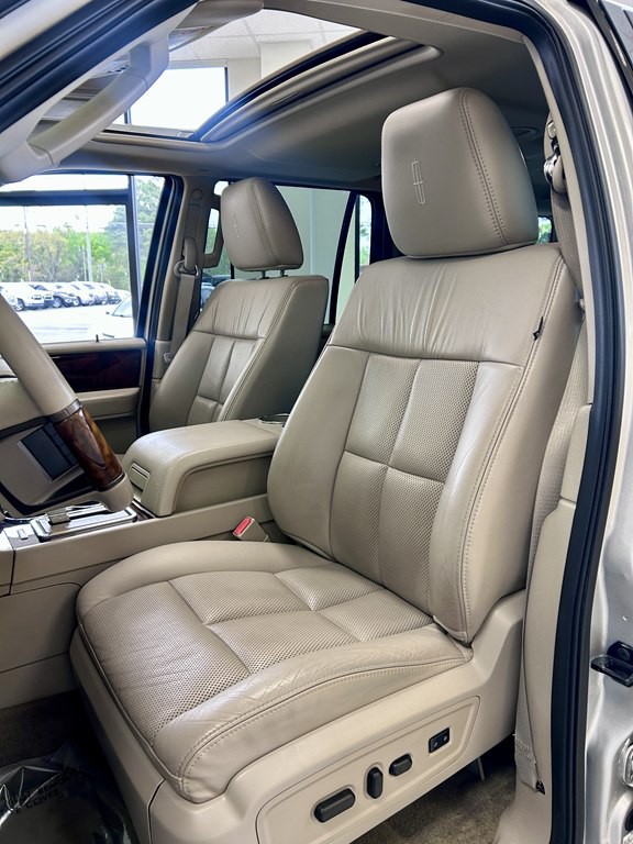2012 Lincoln Navigator Image 13