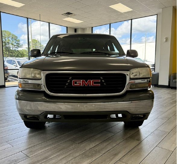 2002 GMC Yukon Image 2