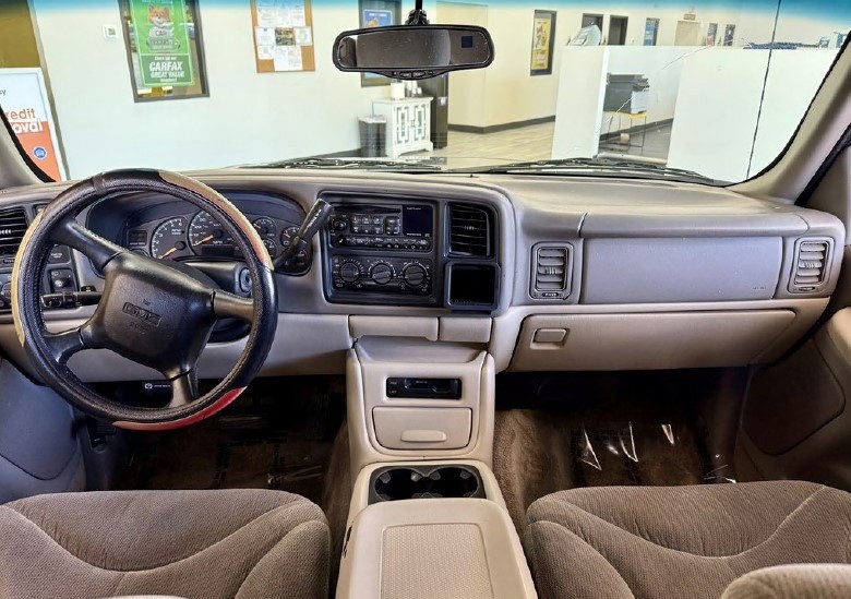 2002 GMC Yukon Image 10